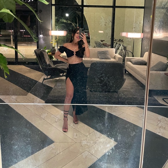 Dresses & Skirts - Crop top Black skirt co-ord set with slit.